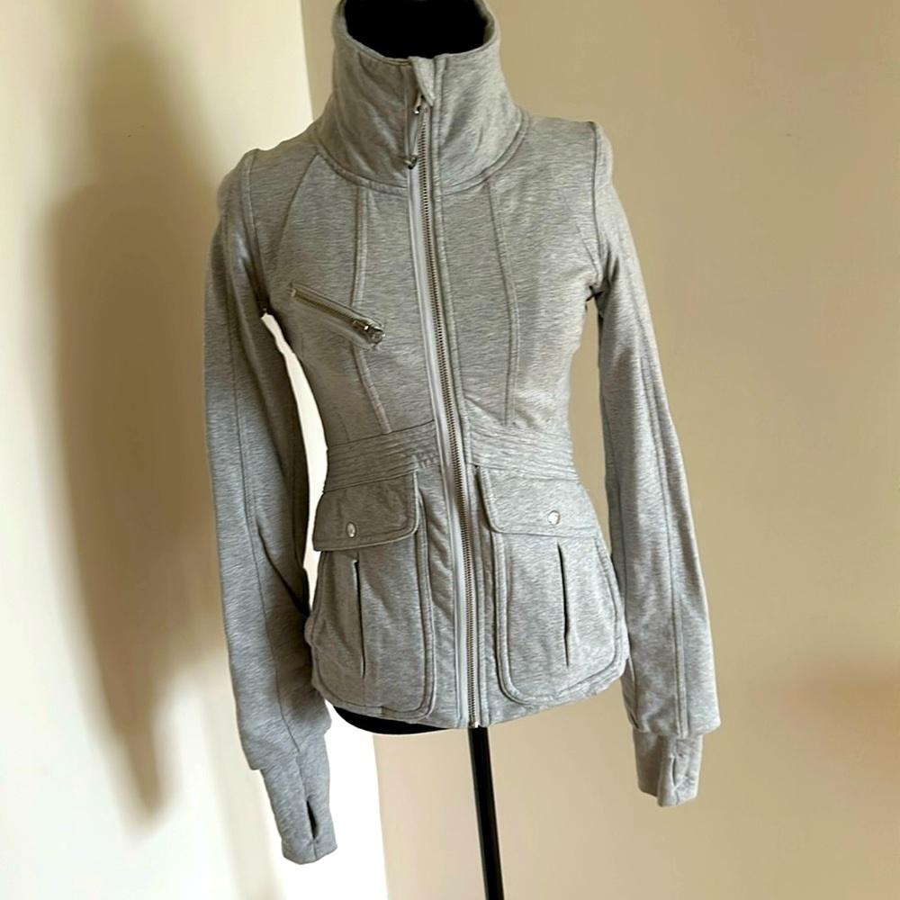 Lululemon zip up jacket size 4